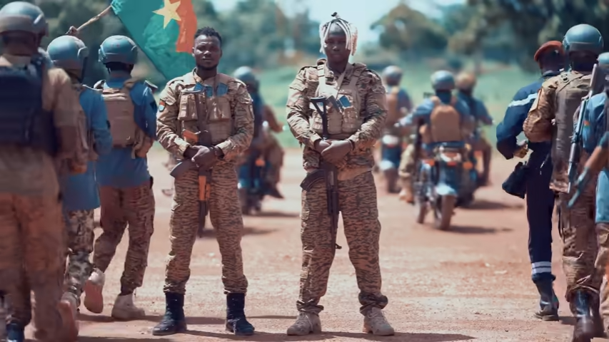 Kayawoto x Privat – Commando